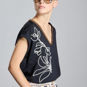 Camiseta negra con bordado Alba Conde para mujer