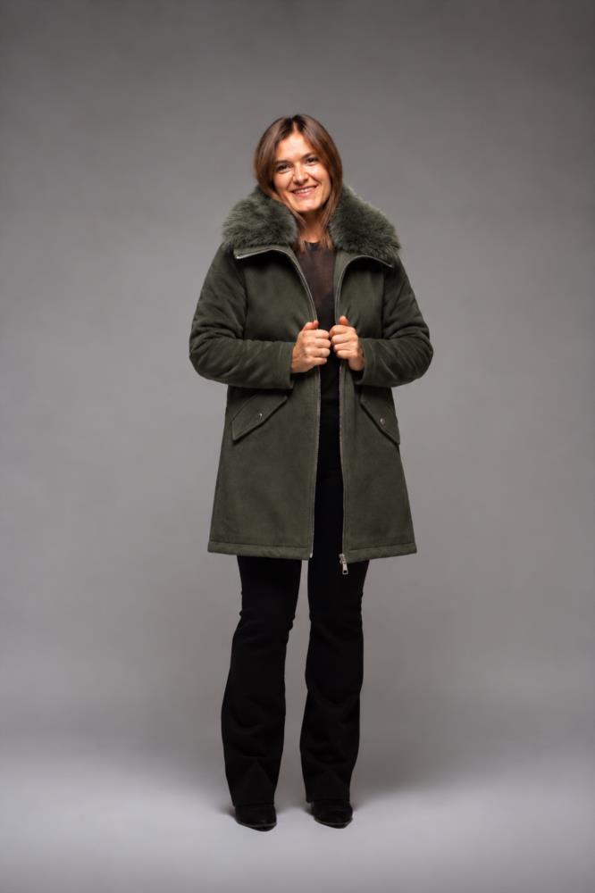 Abrigo khaki con cuello de pelo desmontable Satinette