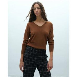 Jersey básico de punto marrón Andam con escote en V