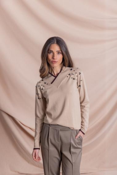 Jersey beige BMB & Co. con abalorios en los hombros