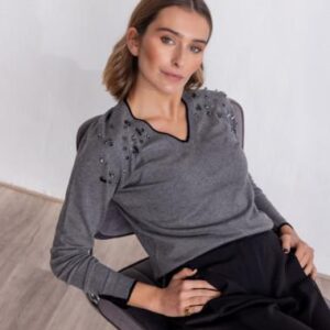 Jersey gris BMB & Co. con abalorios en los hombros