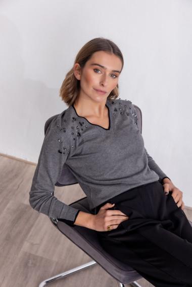 Jersey gris BMB & Co. con abalorios en los hombros